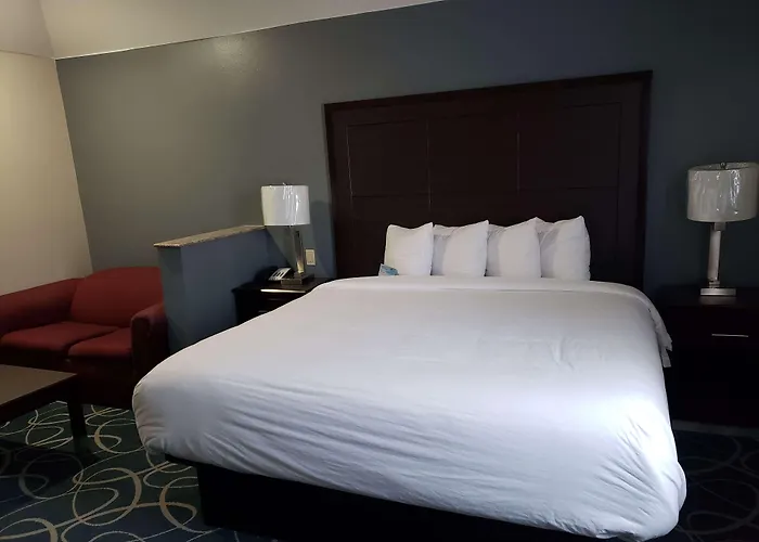 Days Inn&Suites by Wyndham Cleburne TX