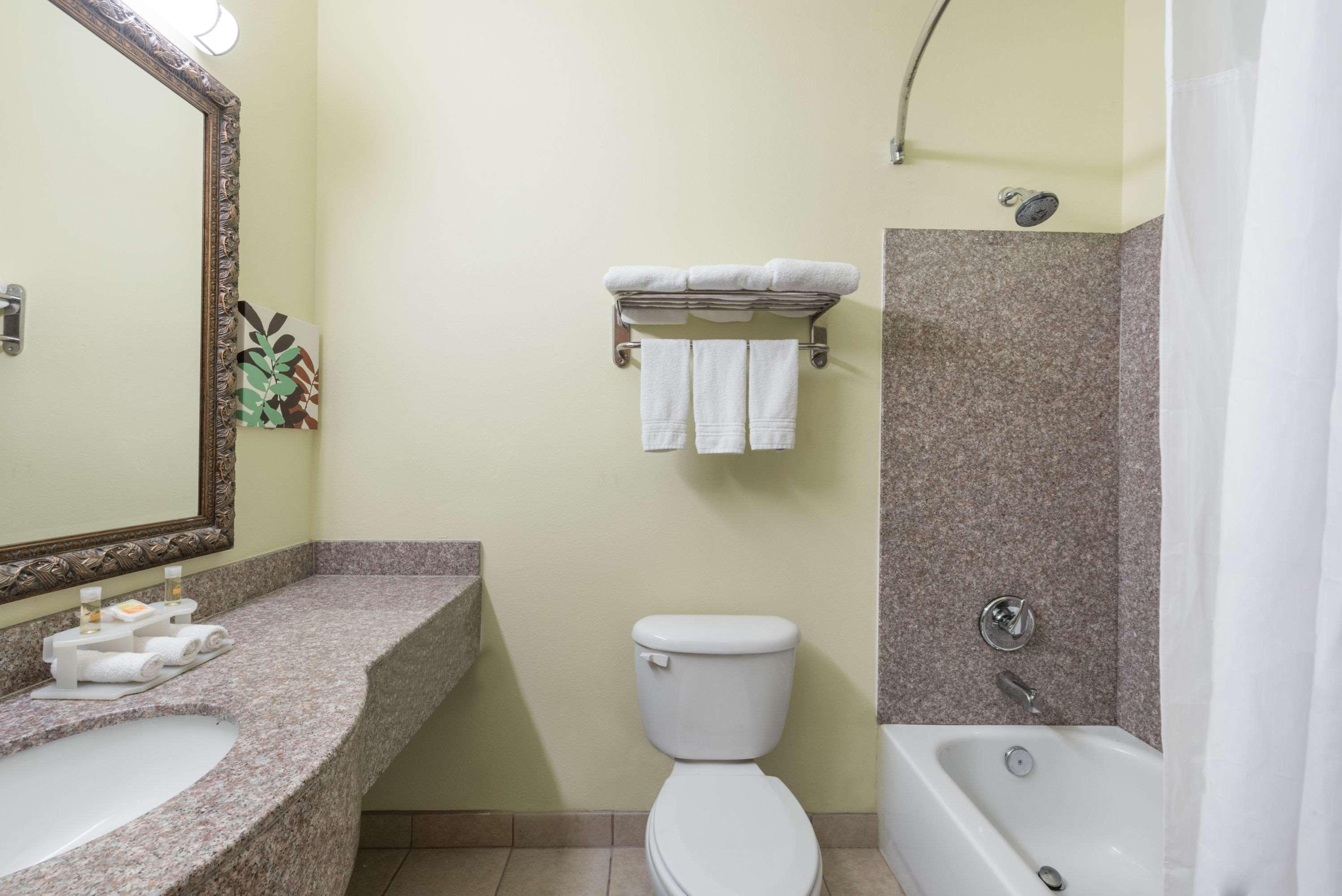 Hotel Days Inn&suites By Wyndham Tx Cleburne