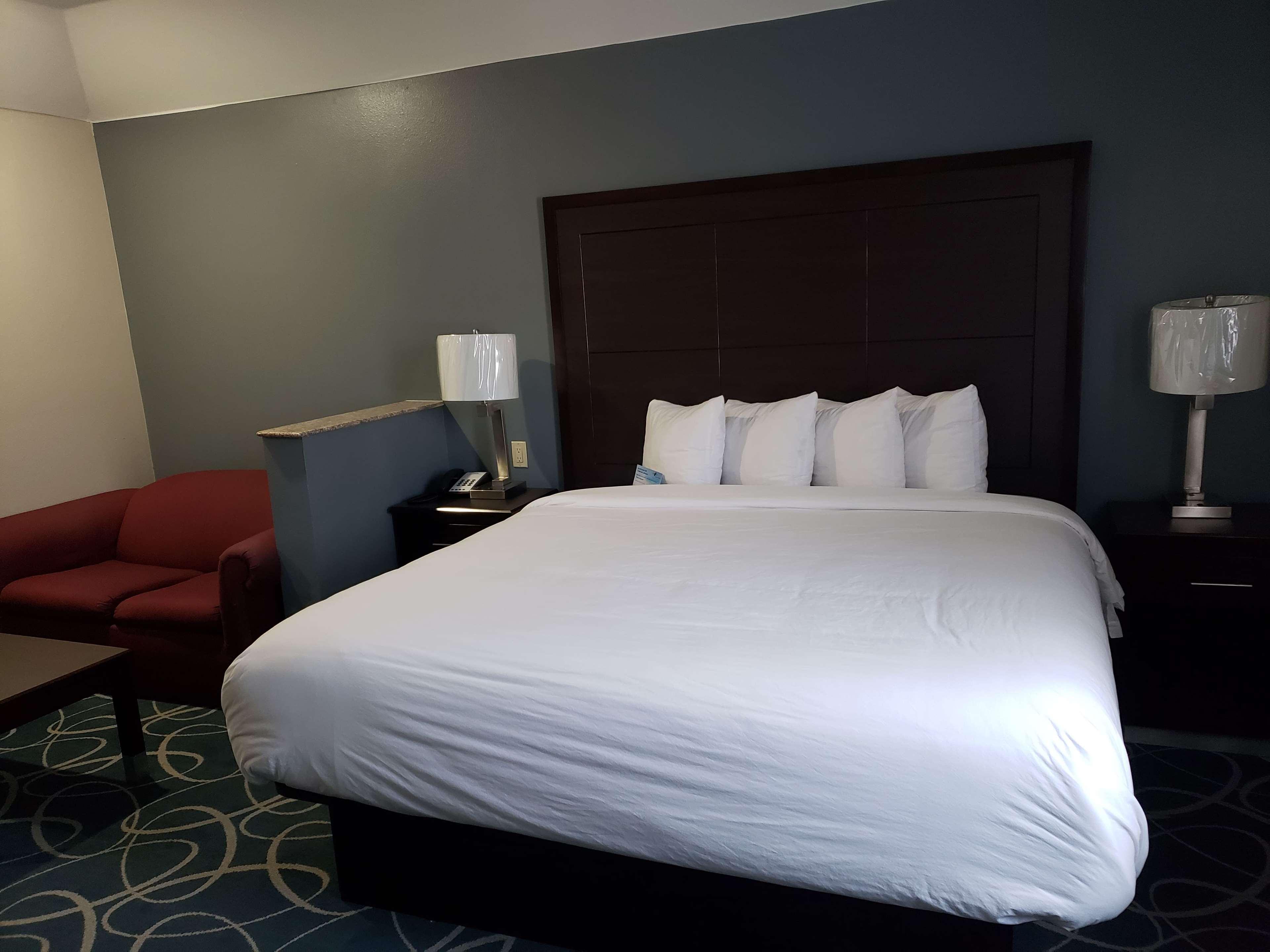 Hotel Days Inn&suites By Wyndham Tx 2*