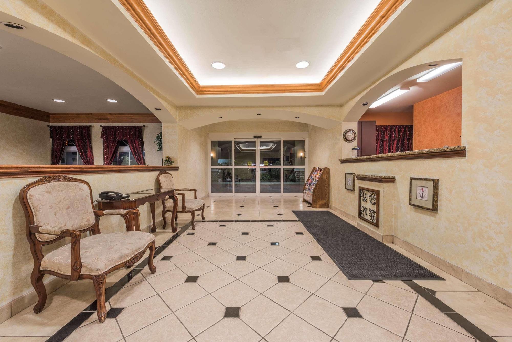 Days Inn&suites By Wyndham Tx Hotel Cleburne