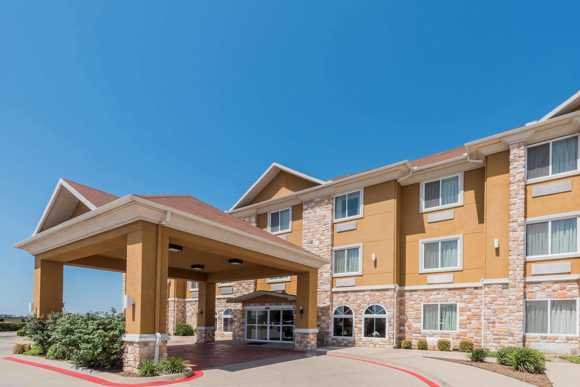 Days Inn&suites By Wyndham Tx Hotel Cleburne