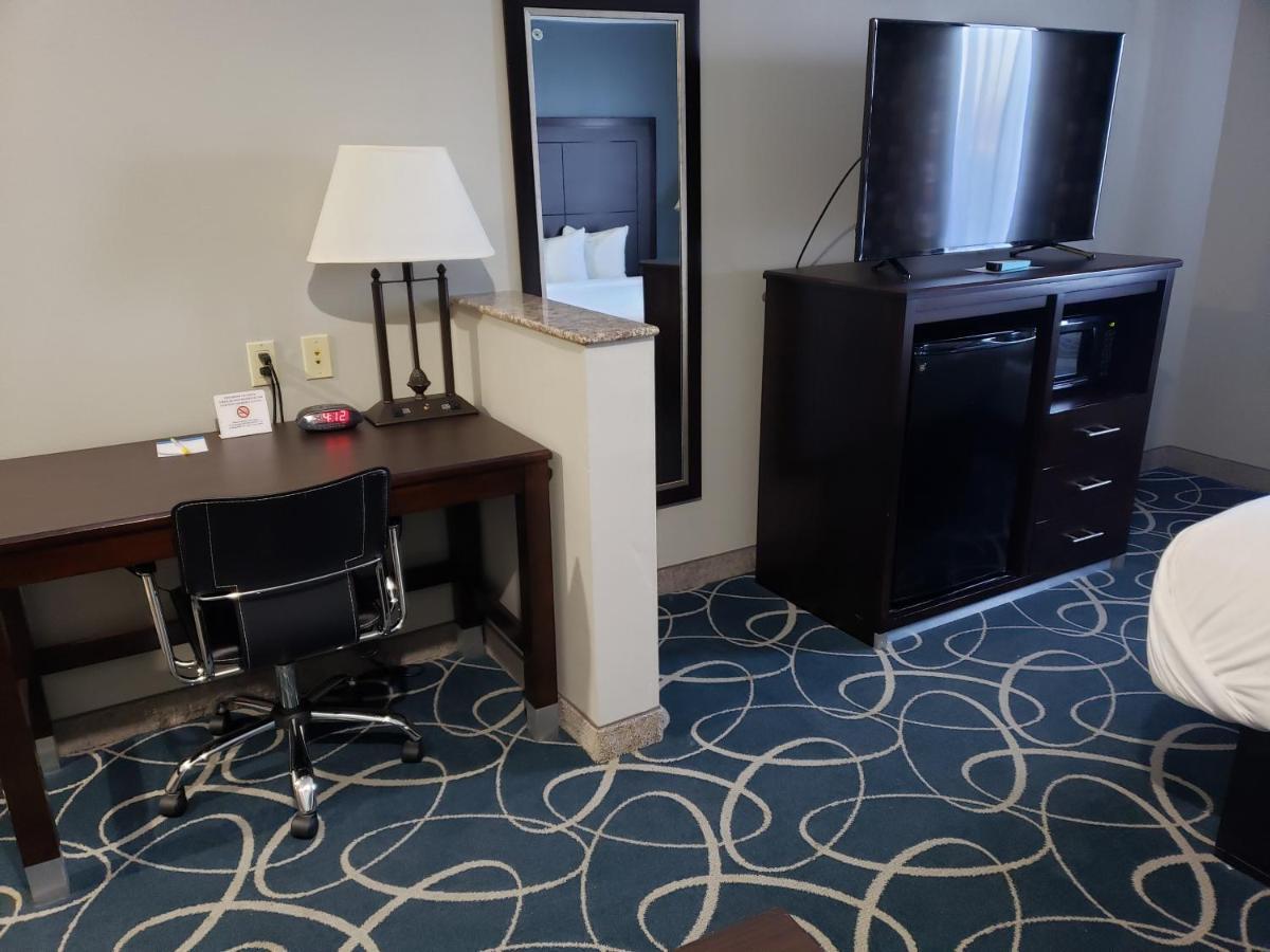 Days Inn&suites By Wyndham Tx Hotel