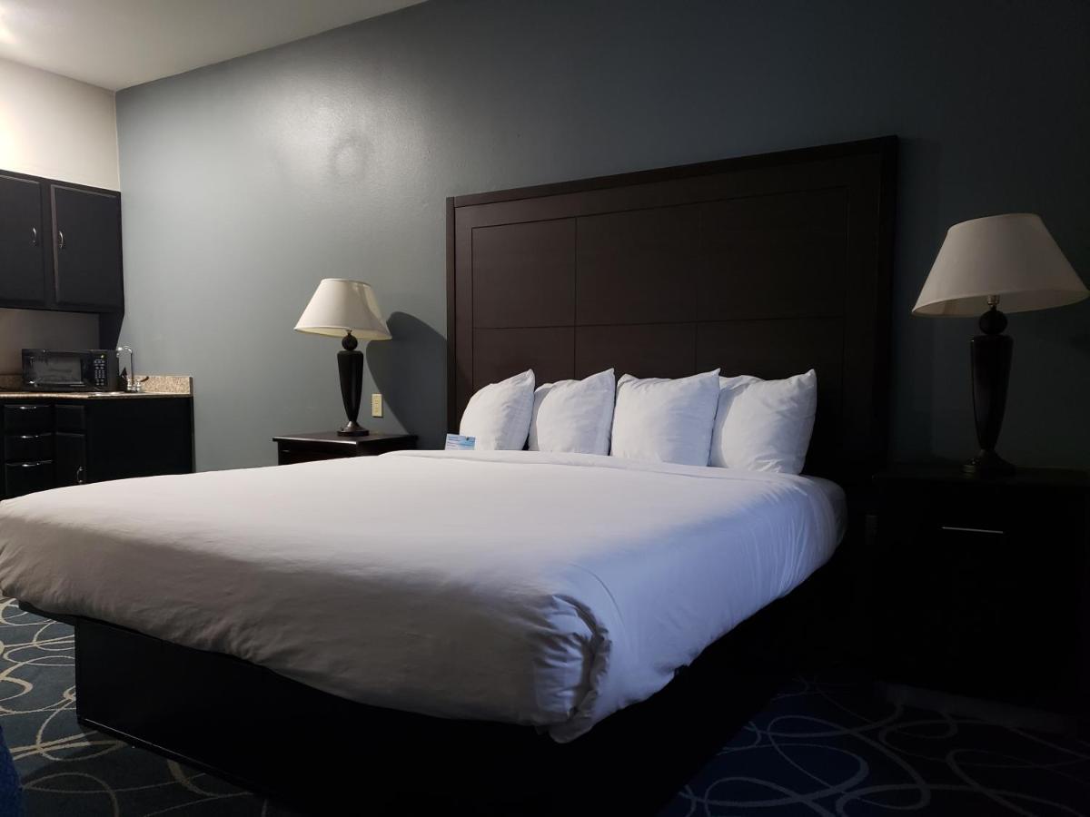 Hotel Days Inn&suites By Wyndham Tx 2*