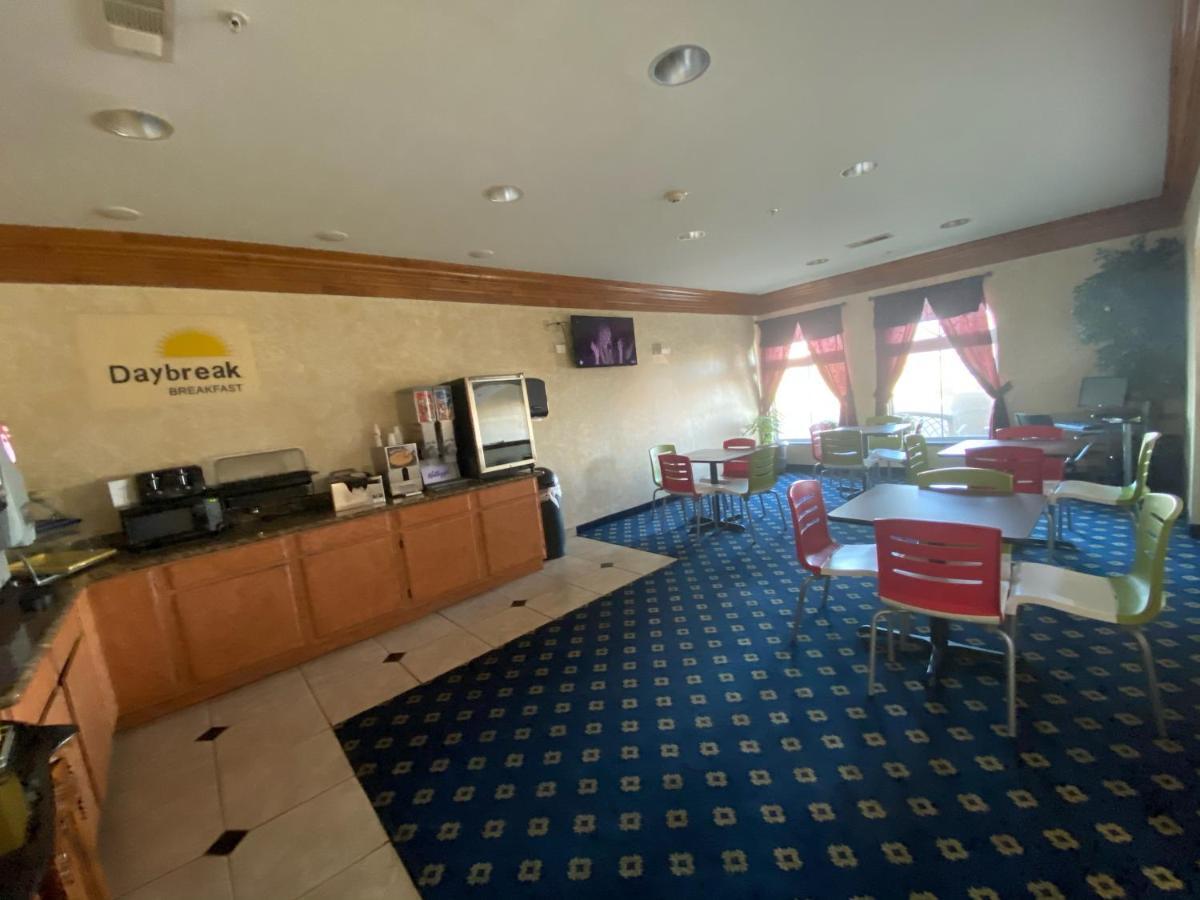 Hotel Days Inn&suites By Wyndham Tx 2*