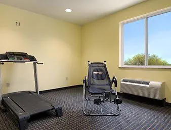 Days Inn & Suites By Wyndham Cleburne Tx 
